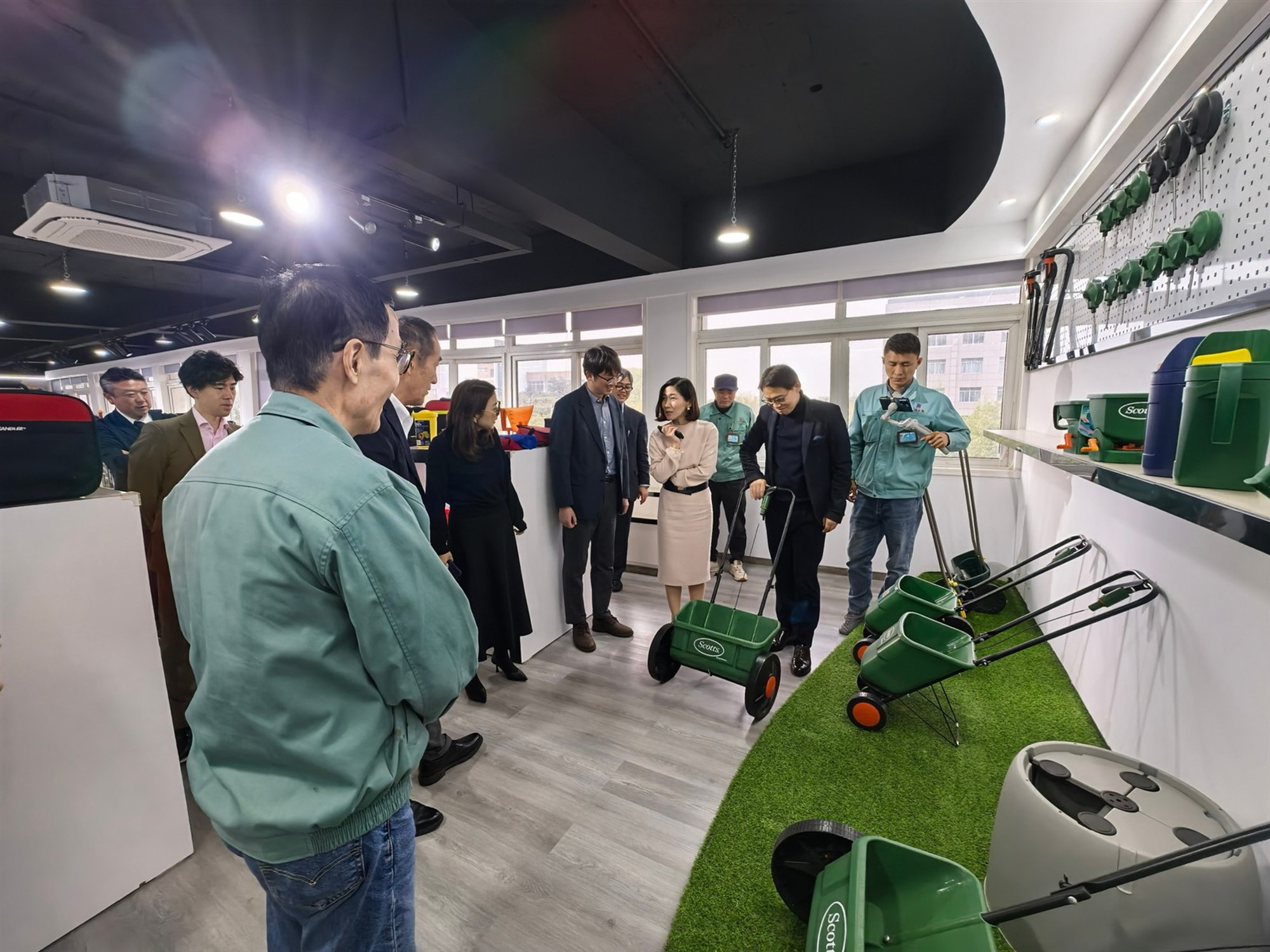 Delegation from the Japan DIY, Homecenter & Hardware Institute Visits Hangzhou Tonny Electric Delegation from the Japan DIY, Homecenter & Hardware Institute Visits Hangzhou Tonny Electric